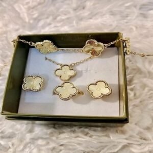 عقد وحلق وخاتم